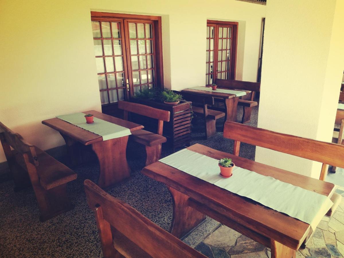House Of Wine Hotel Kutjevo Екстериор снимка